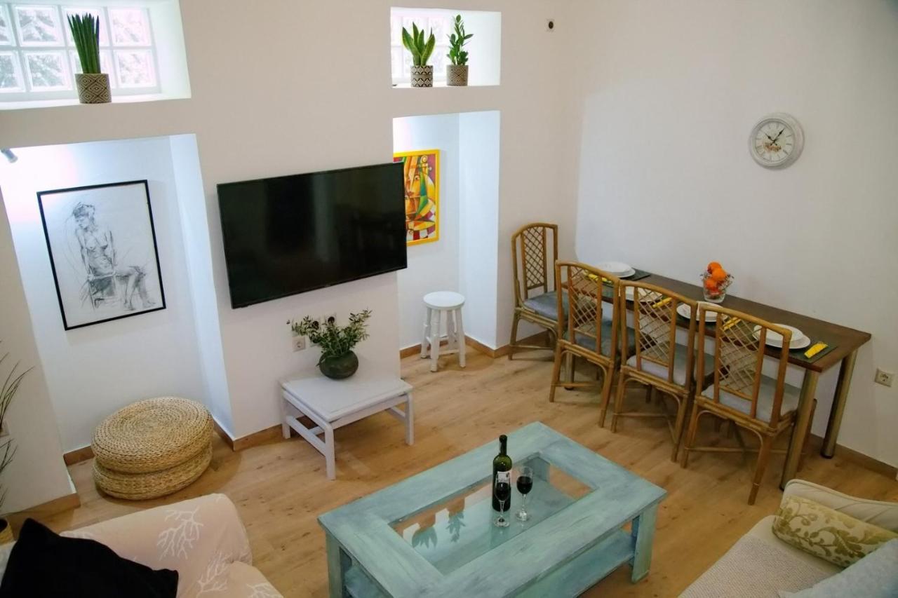 Aroura Homes Garden House 2Br 2Ba Free Parking Athena Bagian luar foto